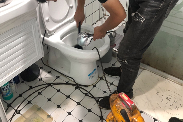 巩留马桶堵塞自己疏通还是找师傅？专业上门服务让你省时更省心